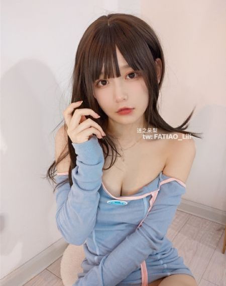 挽起裙子迈开腿坐下去c的视频_4K高清电影在线
